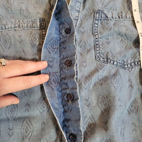 Cloth & Stone Top Shirt Womens Medium Blue Chambray Denim Southwest Aztec Casual - Picture 10 of 14